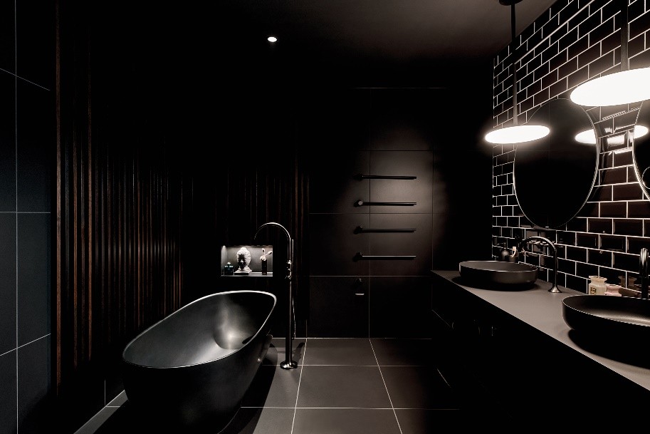 Vaia in Dark Platinum gebürstet wird vollständig eins mit der schwarzen Optik – sei es am Waschtisch, in der Dusche oder an der Badewanne. Copyright: VINOVA Architects GmbH Fotograf: Holger Jacob