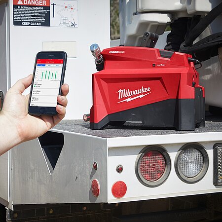 Hohe Leistung und Flexibilität: Die neue M18™ Akku-Hydraulikpumpe von MILWAUKEE®