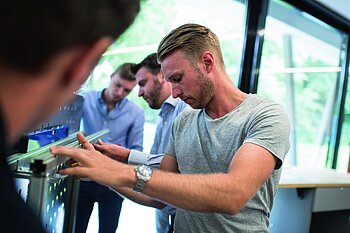 Gezielte Weiterbildung ist der Schlüssel, um Qualität und Effizienz auf der Baustelle zu sichern.  Bildquelle: TECE GmbH