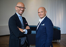 Christian (links im Bild) und Michael Sieger, Inhaber von Sieger Design. Copyright Portraitfoto von Christian und Michael Sieger: Sieger Design