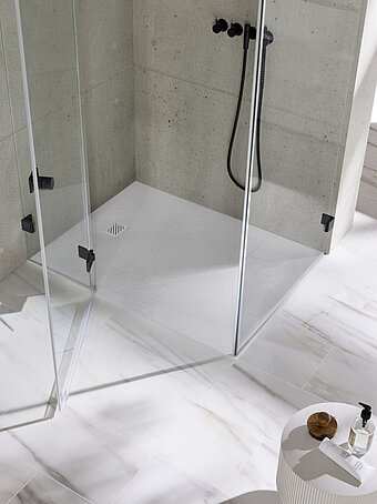Einsteigen und wohlfühlen - Kermi Duschdesign erweitert Sortiment um Dusch- und Badewannen