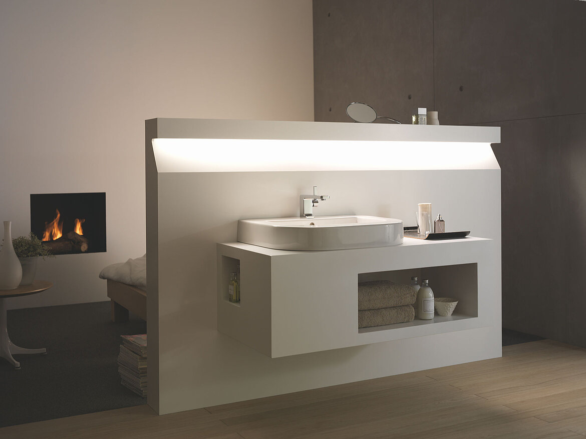 In dezent gehaltenen Interieurs erweist sich die unkonventionelle Armatur ebenso als subtiles wie stilvolles Gestaltungselement.Produktdesign der Armaturen: Sieger Design Copyright: Dornbracht