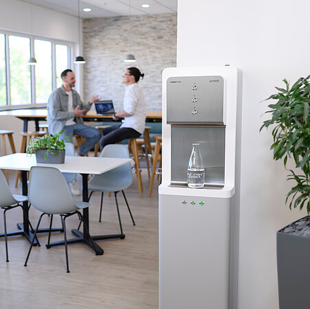 Hygienisch sicher, robust und barrierefrei:  Der neue sodajet Public von Grünbeck