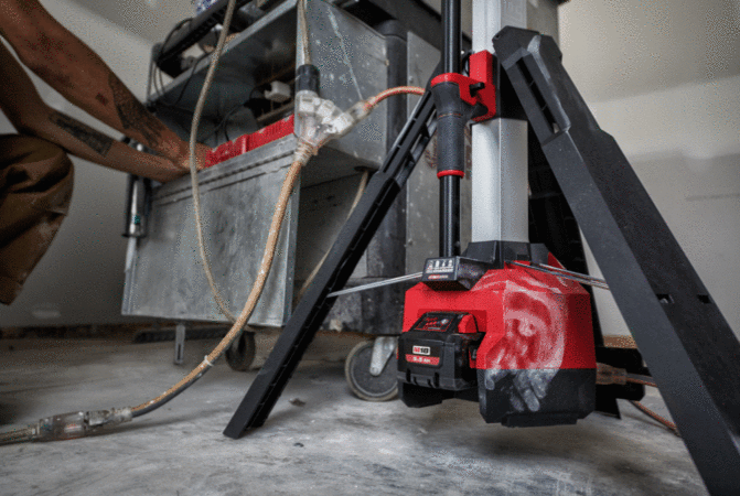 MILWAUKEE® bringt Licht ins Dunkel: Der M18™ Akku-Baustrahler für echte Profis! 