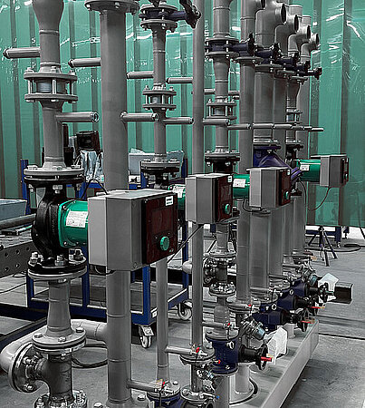 Neue Plug & Pump-Lösung: Wilo präsentiert maßgeschneiderte Fertigverteiler