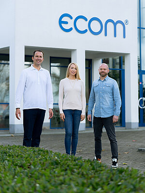 Ein starkes Team: Matthias Platte, Jennifer Vanessa Platte und Frank Binz (v.l.n.r) führen die ecom GmbH mit Vision, Innovation und Teamgeist – gemeinsam auf Erfolgskurs. Bildquelle: ecom GmbH