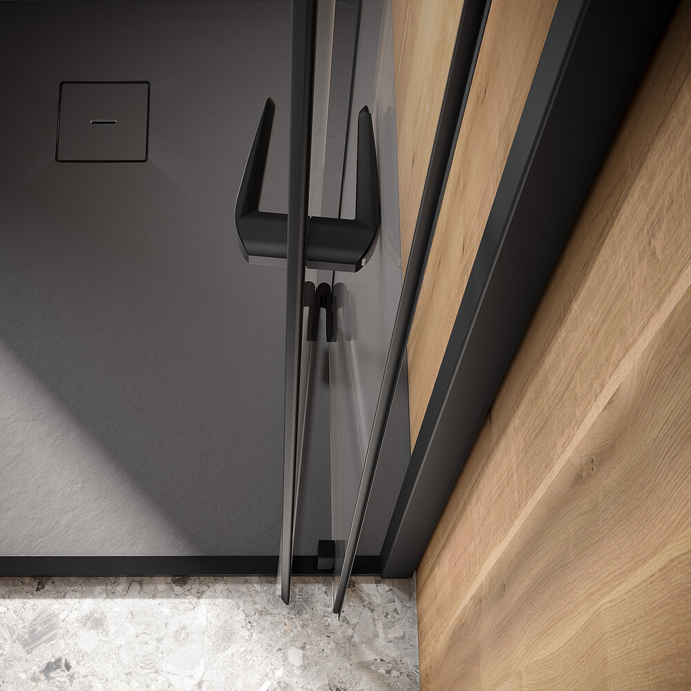 Die Drehfalttüren der Favorit Plus lassen sich besonders platzsparend an die Wand falten. Der gepufferte Klinkengriff verhindert das Zusammenstoßen der Glaselemente. Bildnachweise: HSK Duschkabinenbau KG