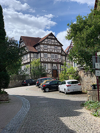 WOLF Wärmepumpe CHA-Monoblock heizt historisches Fruchtschreiberhaus