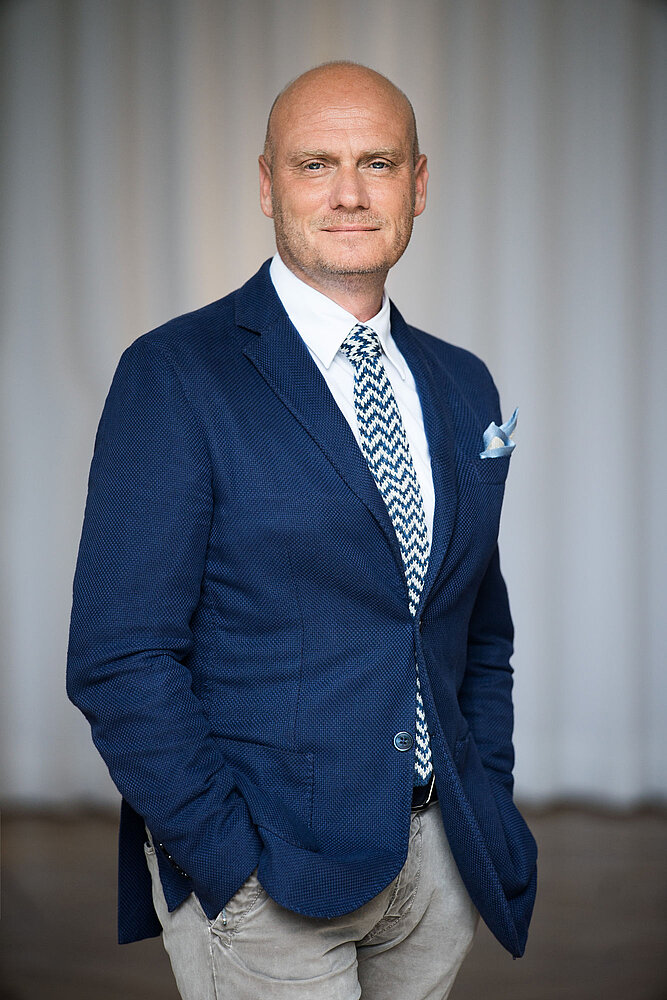 Michael Sieger, Inhaber von Sieger Design und verantwortlich für die Gestaltung zahlreicher Dornbracht-Ikonen. Produktdesign der Armaturen: Sieger Design Copyright: Dornbracht
