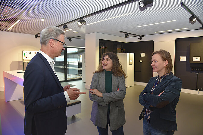 Grünen-Landtagsabgeordnete besuchen Stiebel Eltron