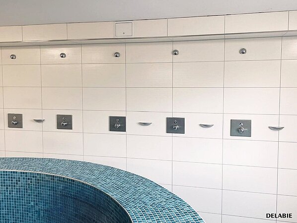 DELABIE: Edelstahl richtig reinigen damit die Oberfläche dauerhaft schön bleibt