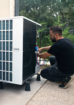 Von der Installation bis zur regelmäßigen Wartung: Ist Unterstützung gefragt, sind bei Mitsubishi Electric die Technischen Berater im Außendienst zur Stelle.  Abbildung: Mitsubishi Electric