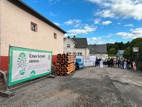 REHAU: Klimaneutraler Kanalbau in Lindenberg - Wasserwerke Sonneberg erhalten  Bauherrenzertifikat für den Einsatz nachhaltiger Rohrsysteme 