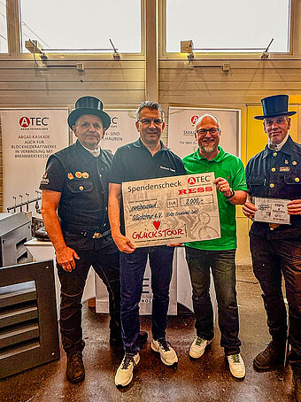 ATEC und RESS übergeben Scheck bei Glückstour-Finale in Straubing 