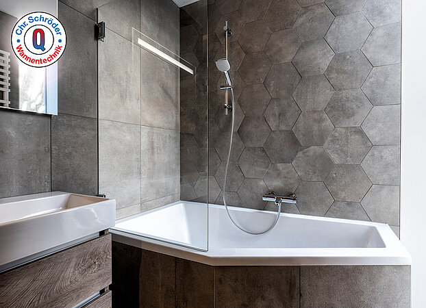 Schröder Wannentechnik – Raumsparbadewannen. Platz sparen mit Designfokus