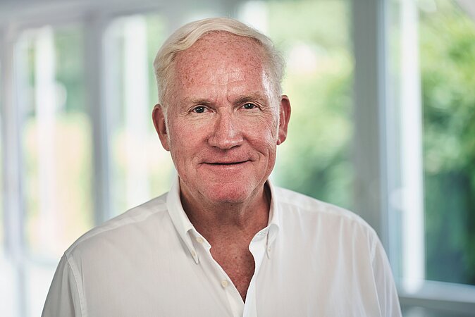 Hüppe schließt Transformation erfolgreich ab – CEO Julian Henco wechselt in den Beirat 