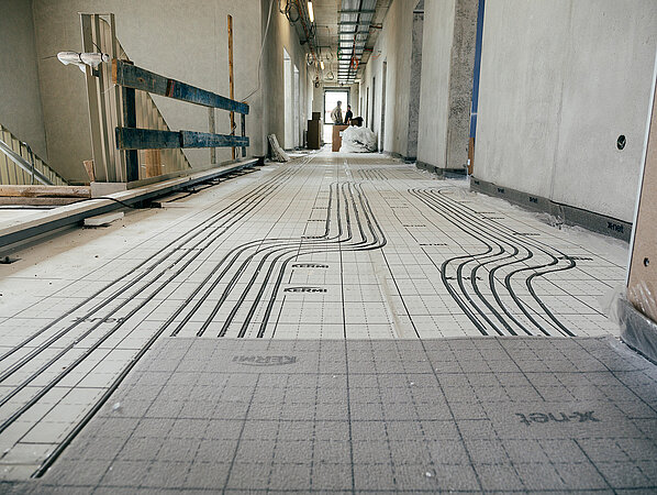 KERMI: Effiziente Fußbodenheizungsregelung und GEG-konforme Installation