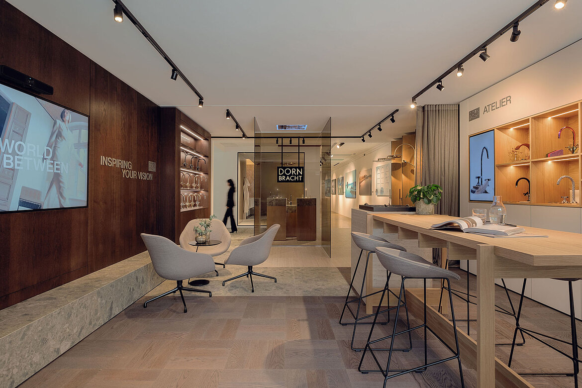 Auf rund 70 Quadratmetern präsentiert Dornbracht ab sofort kuratierte Produktlösungen und individuelle Gestaltungsmöglichkeiten in inspirierendem Ambiente. Fotografie: Matthias Dengler (www.matthiasdengler.com)