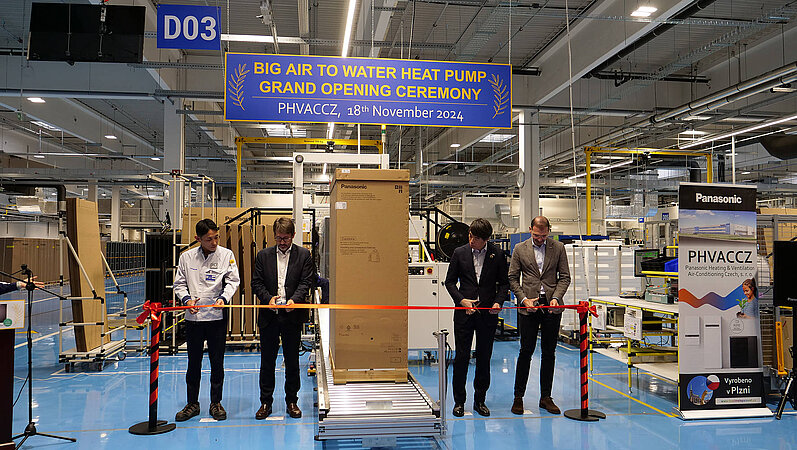 Panasonic eröffnet neue Produktionslinie für die  Big Aquarea Wärmepumpenserie in Pilsen