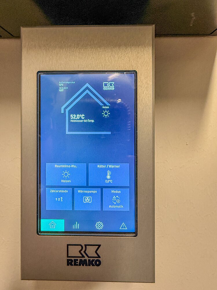 Am gut lesbaren Display lassen sich Daten kontrollieren und einstellen. Abb.: Remko, Lage