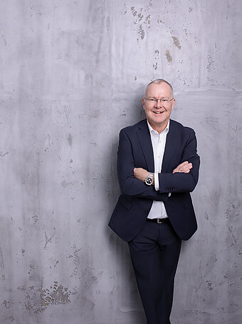 CRONBANK AG und MHK Group regeln Führungswechsel – Dr. Klaus Vajc übernimmt Vorsitz des Vorstands der CRONBANK