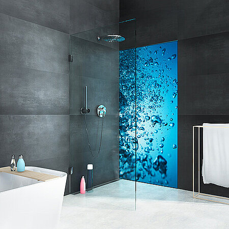 glassdouche: Neue Designs und Features für die Leuchtwand-Serie HELENE von glassdouche