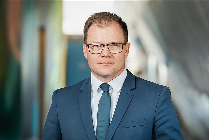 Bundesumweltminister Carsten Schneider, EU-Kommissarin Jessika Roswall und Bayerns Umweltminister Thorsten Glauber eröffnen die IFAT Munich 2026