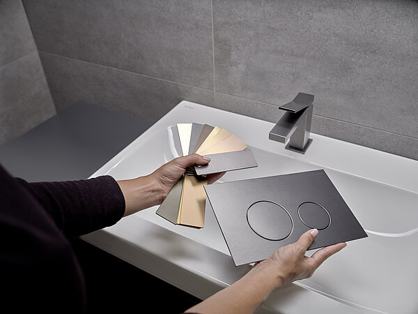 Geberit: Individuelle Betätigungsplatten für durchgängige Badkonzepte