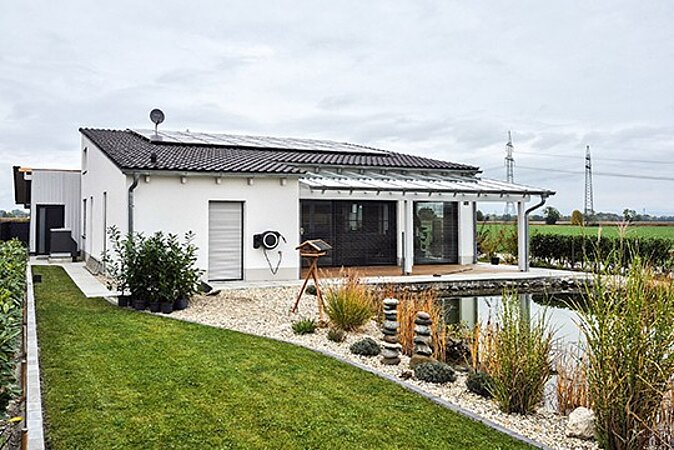 BUNGALOW-NEUBAU MIT SYSTEM-KOMPONENTEN VON KERMI