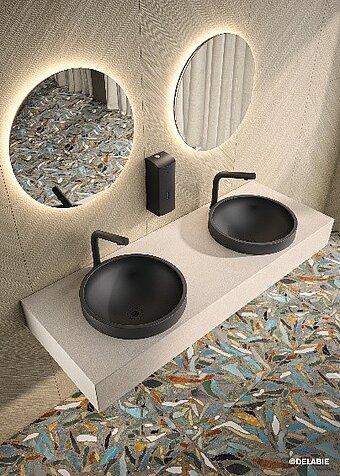 DELABIE: Edelstahl vs. Kunststoff & Keramik: Wo sich robuste Materialien wirklich auszahlen