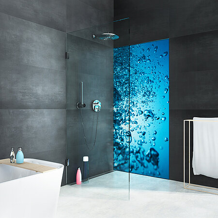 Neue Designs und Features für die Leuchtwand-Serie HELENE von glassdouche 