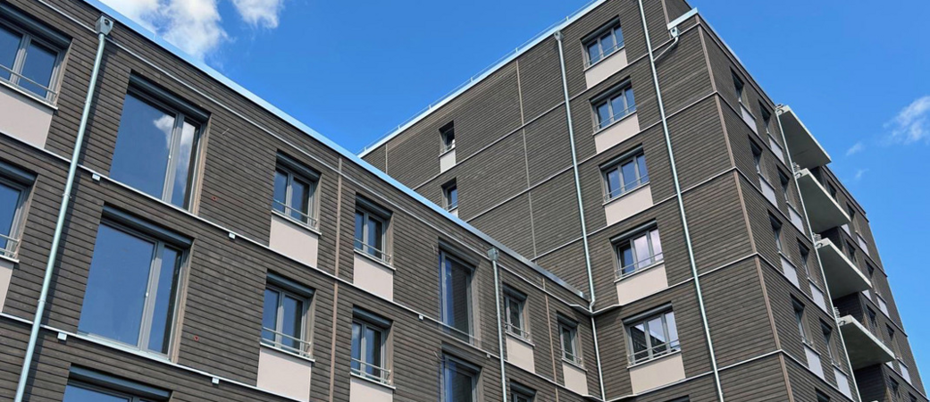 Effizienz im Doppelpack: YADOS implementiert hybride Wärmeversorgung in QNG-gefördertem Holzhybridprojekt