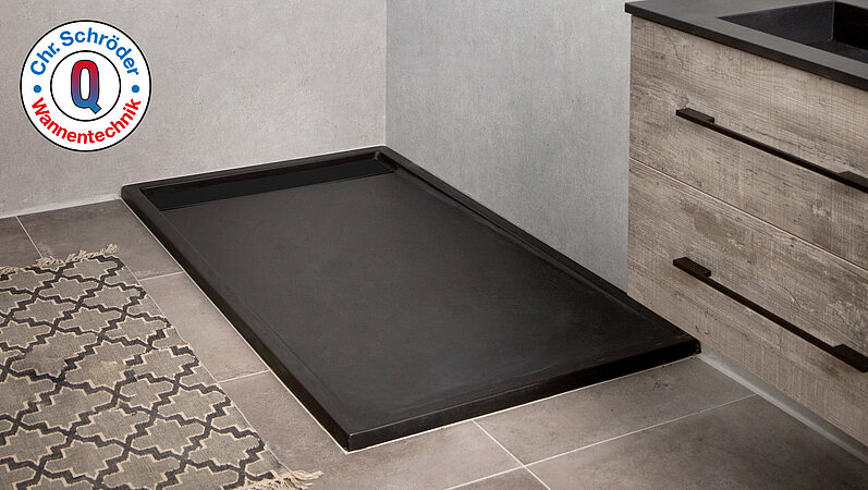 Schröder Wannentechnik: Moderne Duschwannen mit dezenter Ablaufrinne
