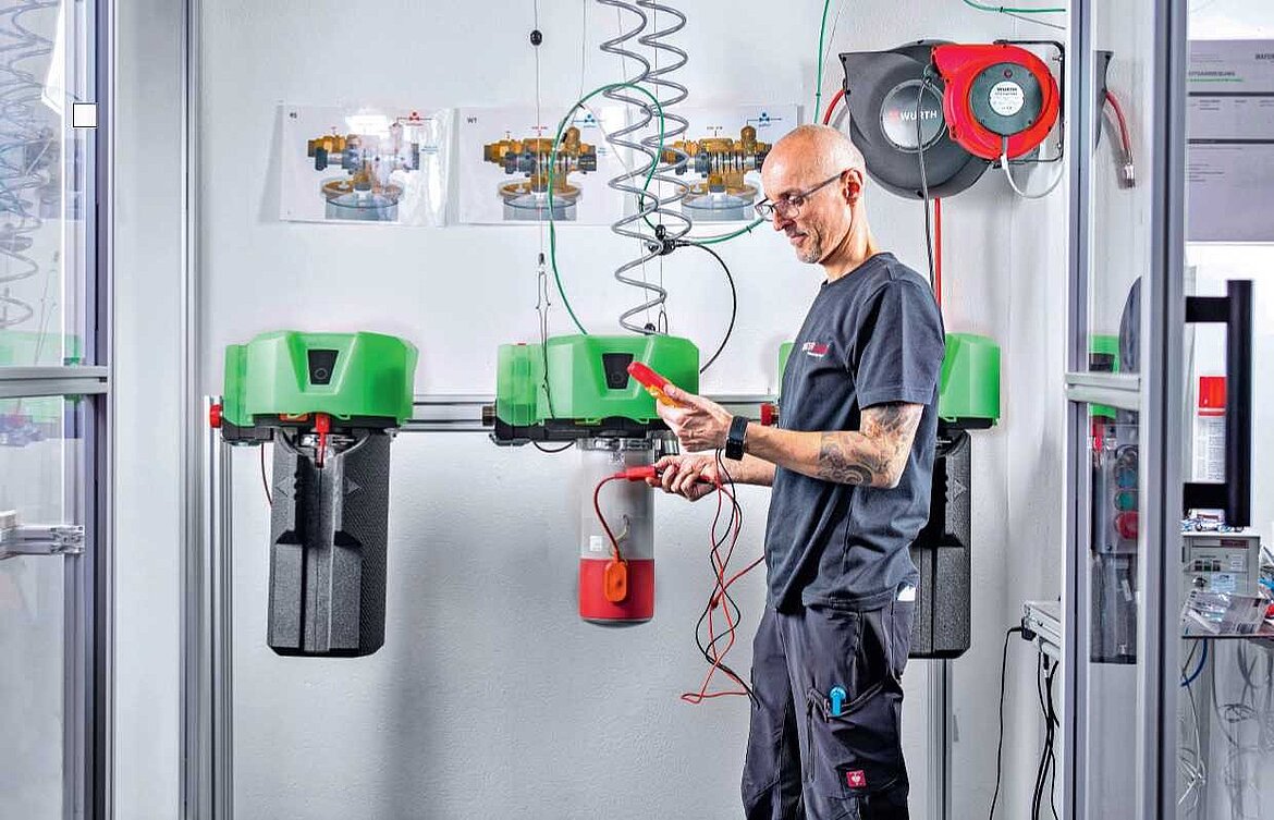 Um ein DVGW-Baumusterzertifikat andauernd als Qualitätssiegel nutzen zu dürfen, ist der Hersteller verpflichtet, die Wirksamkeit der produzierten Kalkschutzgeräte im Rahmen seines Qualitätssicherungsprozesses als Eigenüberwachung laufend zu kontrollieren und zu dokumentieren.