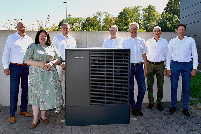 Europapolitikerin Lena Düpont zu Besuch bei Stiebel Eltron 