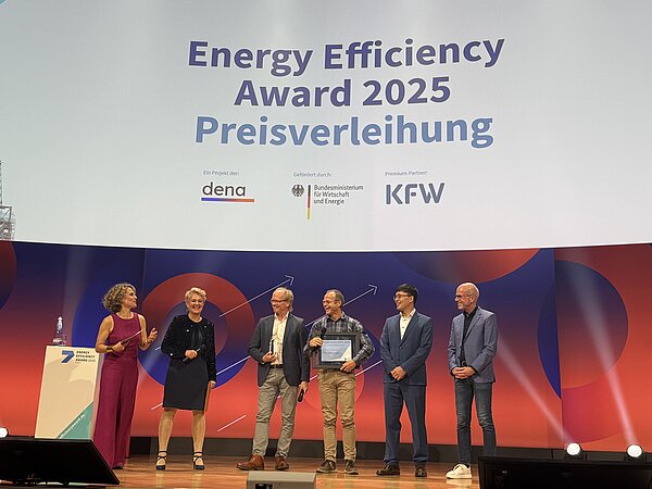 Viessmann Climate Solutions: Wegweisendes Bürgerprojekt - Solarwärme Bracht gewinnt den Energy Efficiency Award 2025 der dena