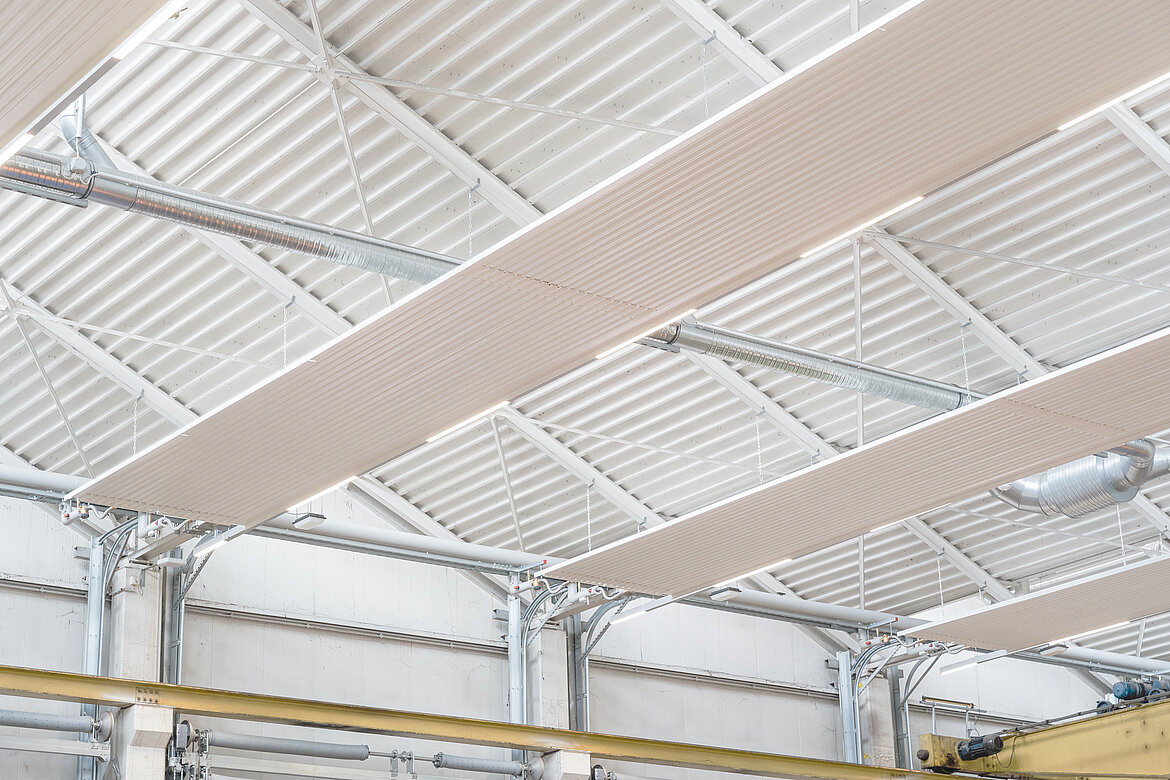 Die Kfz-Werkstatt ist auf 70 °C Vorlauf- und 55 °C Rücklauftemperatur bei -12 °C Außentemperatur ausgelegt, die Raumtemperatur liegt dabei konstant bei 18 °C. Bildquelle: Zehnder Group Deutschland GmbH, Lahr.