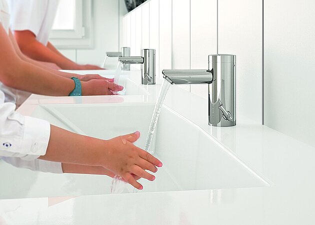 Waschtischarmatur mit patentiertem, thermostatisch geregeltem Verbrühschutz: die CONTI+ lino AS L13 