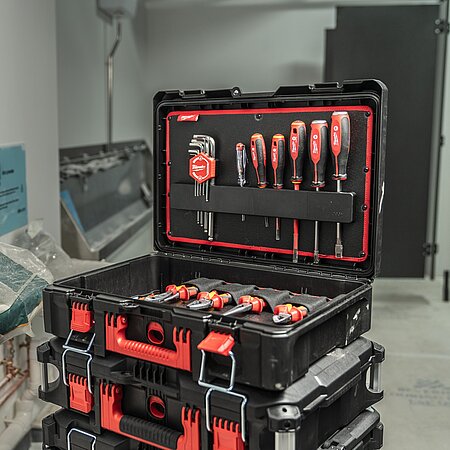 Neu im PACKOUT™ Sortiment: Der Installateur Handwerkzeug-Koffer 74-tlg. 